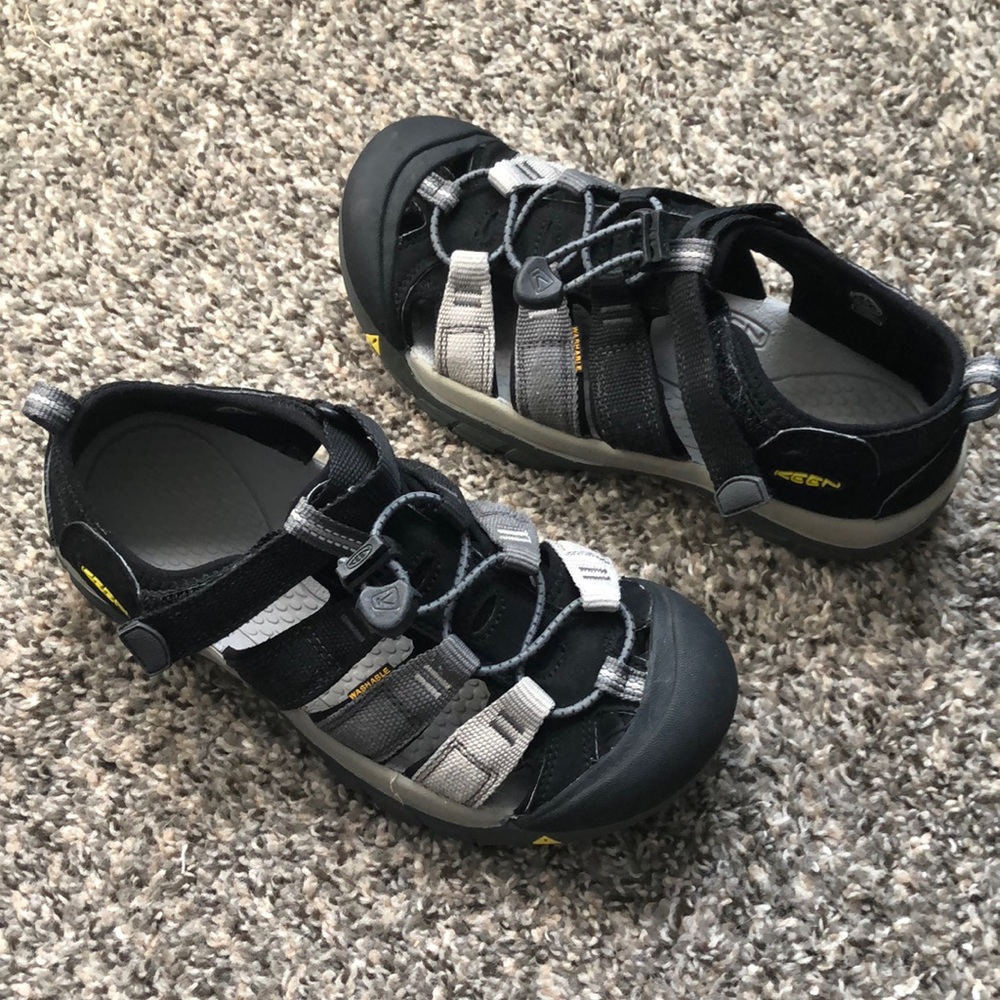 Keens water shoes for kids